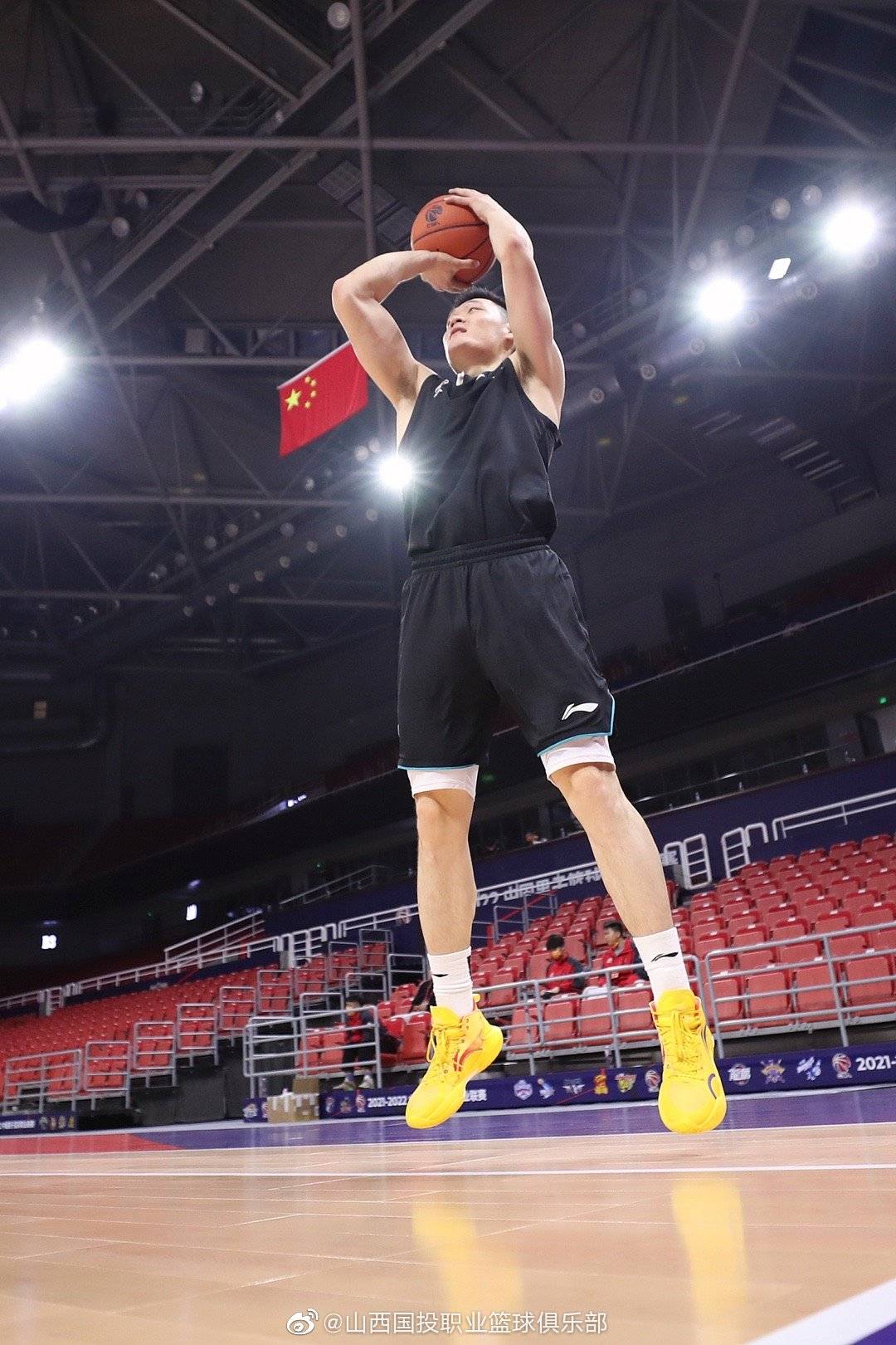 转会期体能课后，尼斯强势反弹备战CBA常规赛，目标明确，训练强度明显提升的简单介绍