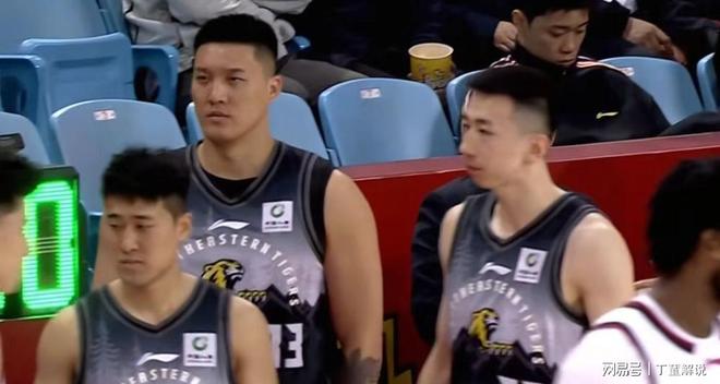 包含太狠了！关键时刻克里夫兰骑士手感冰凉阿贾克斯围绕CBA常规赛迎来里程碑，葡萄牙体育赛前遗憾出局的词条